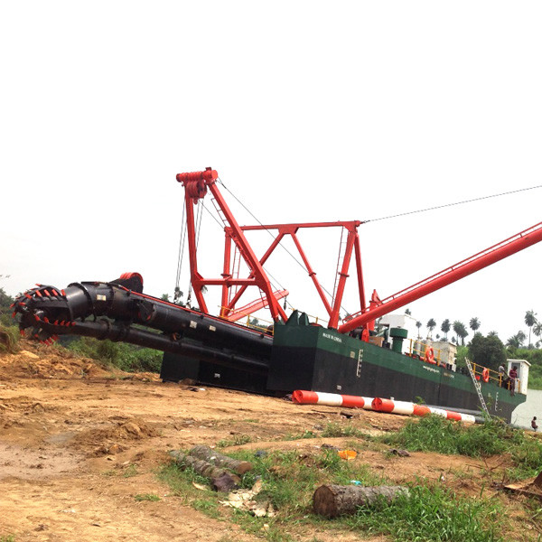 18 Inch Cutting Suction Dredger Ship ISO9001 Certified Customized Colors