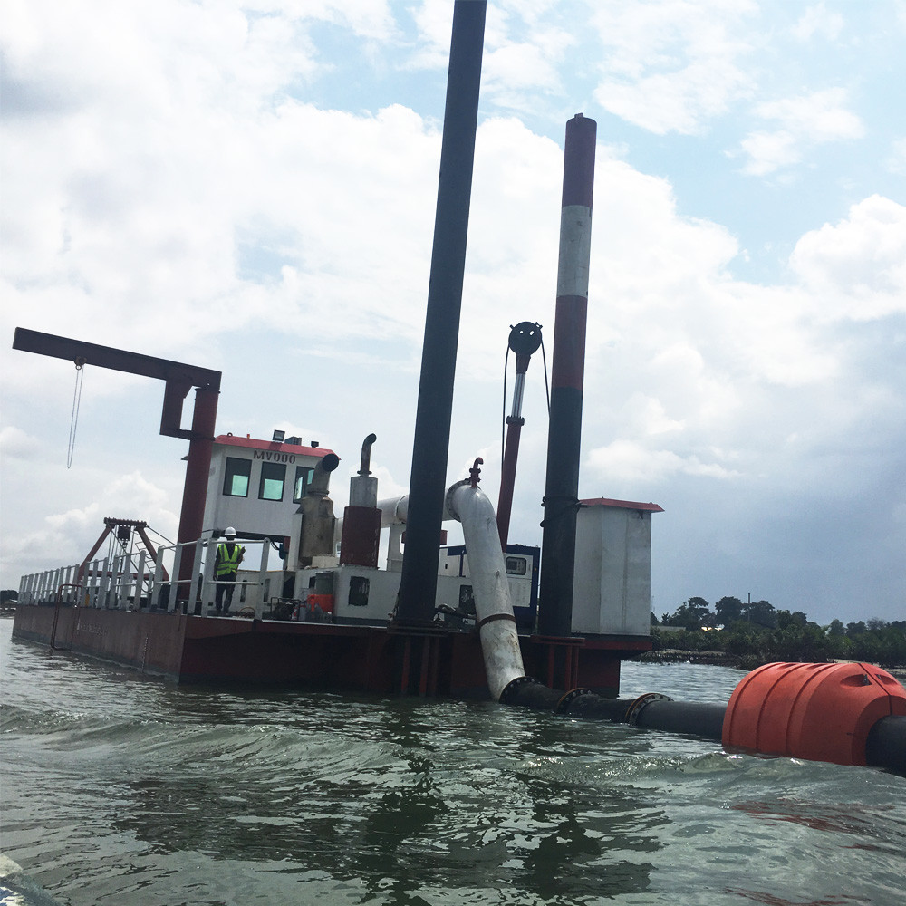 Diesel Power Cutter Suction Dredger 4000m3 Water Flow Distance 2500m